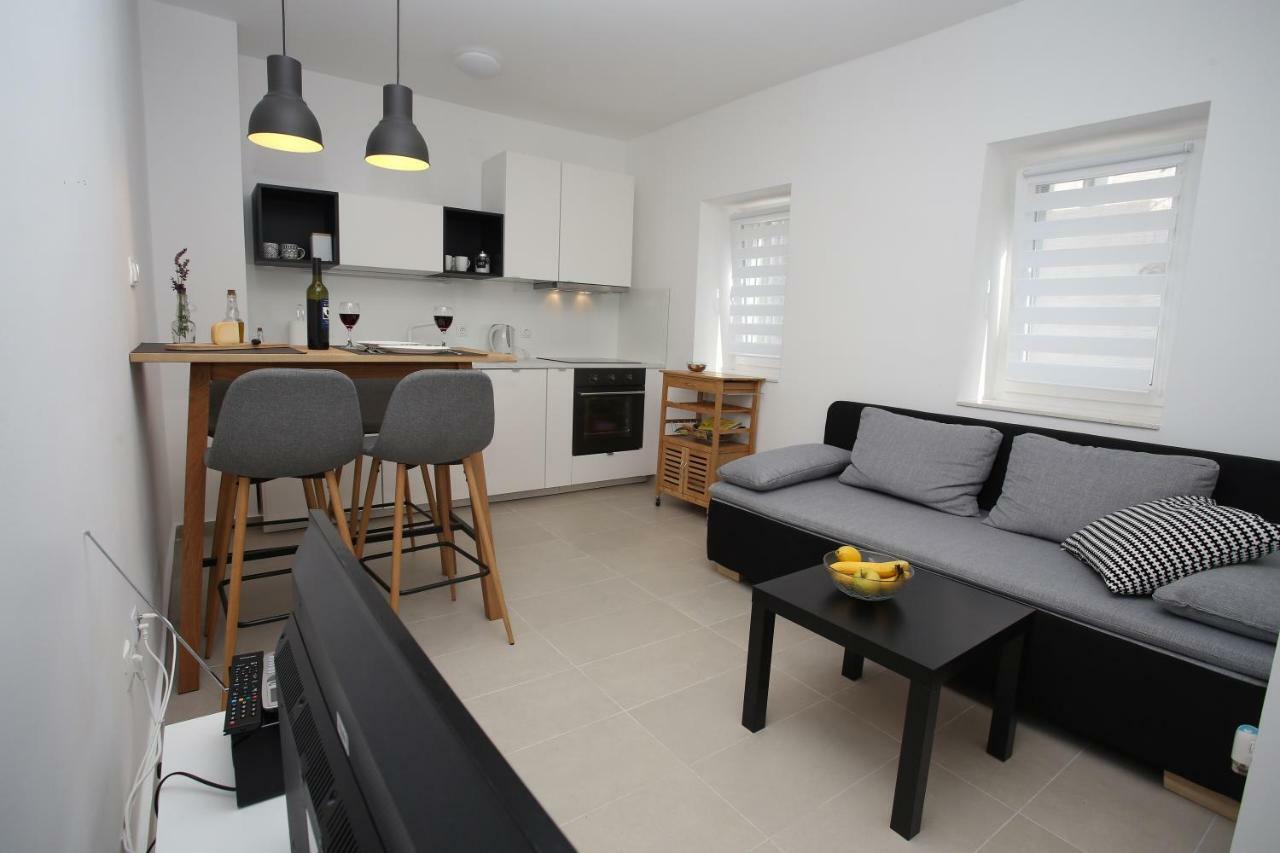 Apartmani Tri Bunje Tribalj Eksteriør bilde
