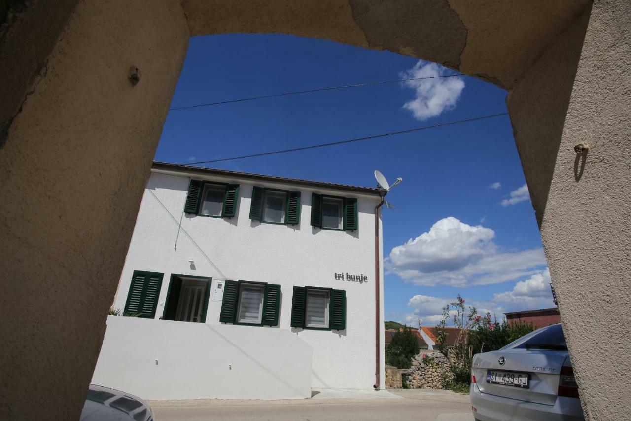 Apartmani Tri Bunje Tribalj Eksteriør bilde